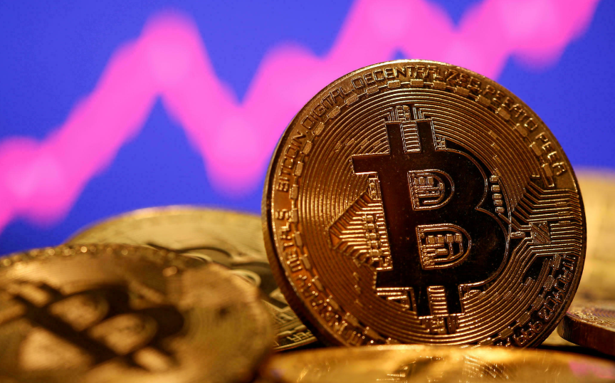 比特币回升，短时突破77,000美元大关的探讨