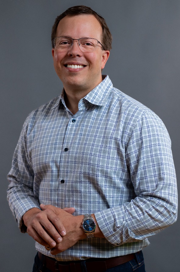 人物简介，Uphold首席执行官Simon McLoughlin