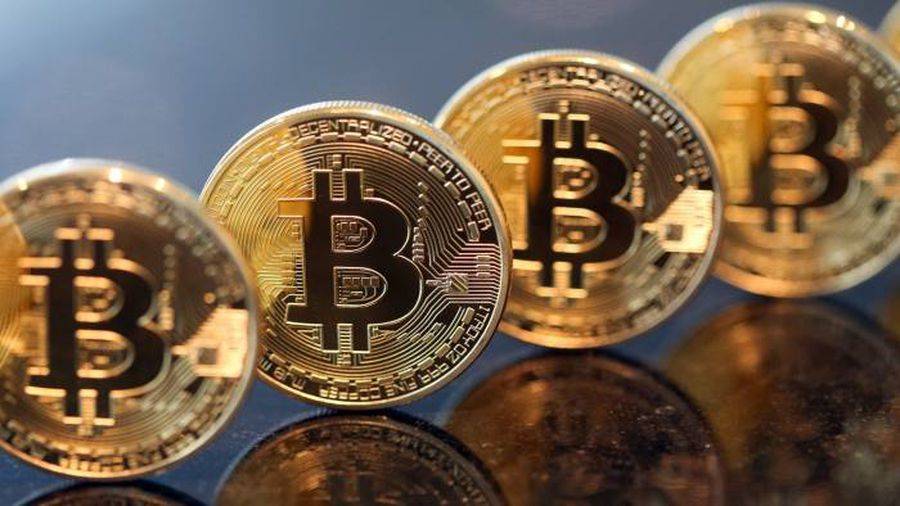 比特币价格跌至新低，8.5万美元，在线讨论转向乐观，市场期待反弹趋势